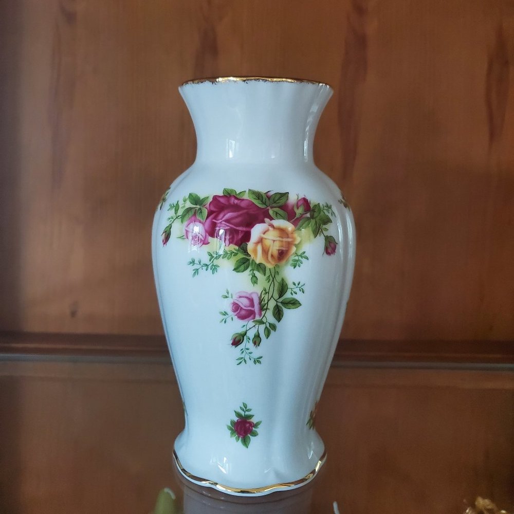 ROYAL ALBERT OLD COUNTRY ROSES FLOWER VASE BONE CHINA ENGLAND 1962
